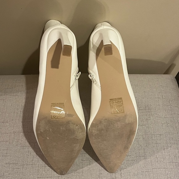 Oasis Society White High Heel Ankle Boots, size 8 - Picture 4 of 6